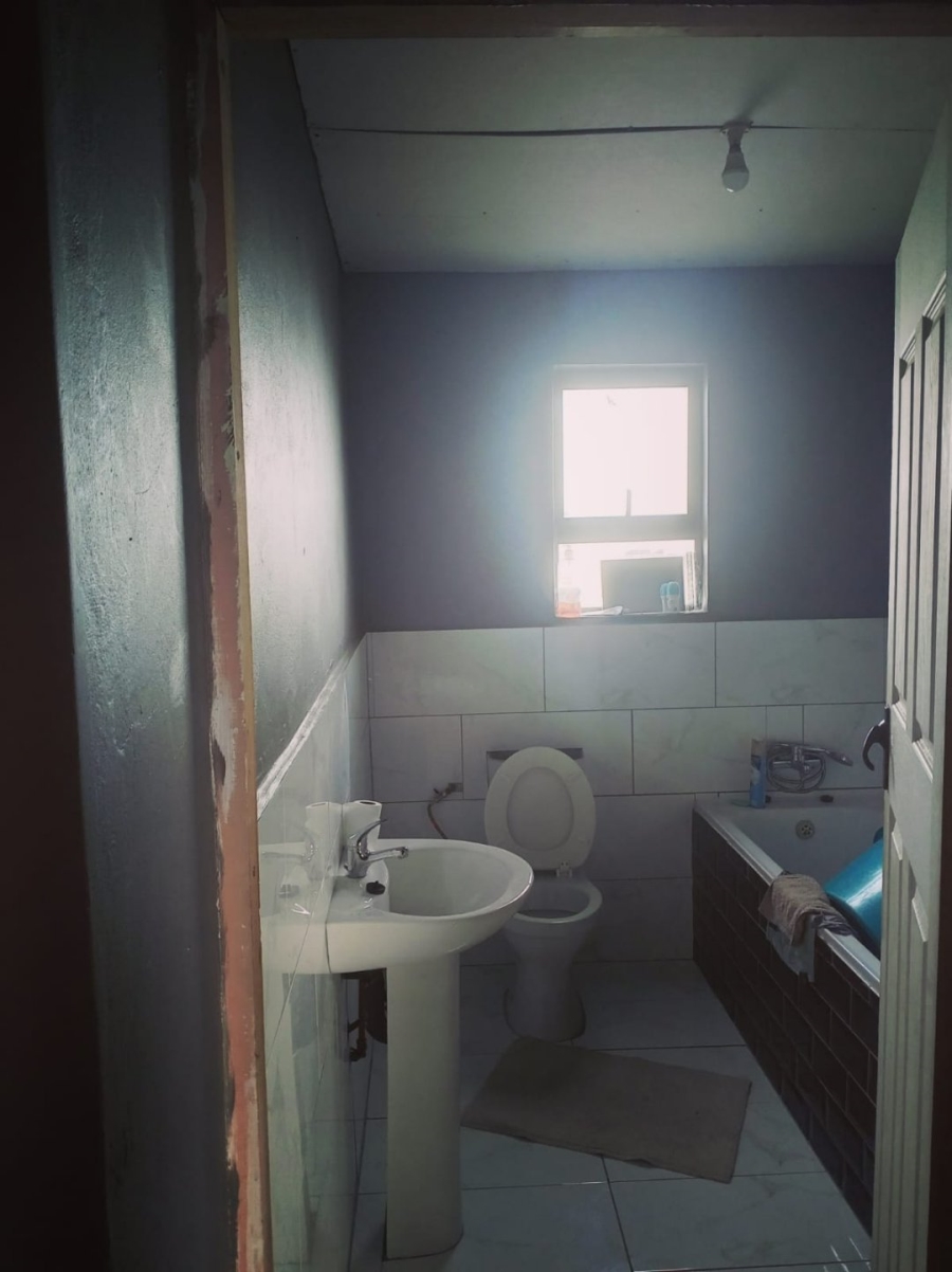 5 Bedroom Property for Sale in Scenery Park Eastern Cape